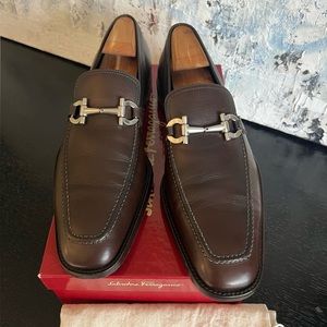 Salvatore Ferragamo, Calfskin Loafer
• Made In ITALY • Leather Sole
• Size:10